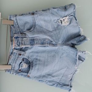 Levi - Light Denim Ribcage Shorts Size 25